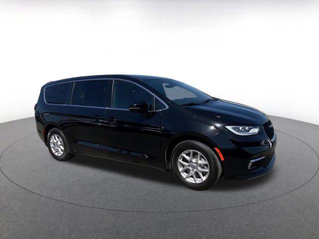 used 2025 Chrysler Pacifica car, priced at $24,995