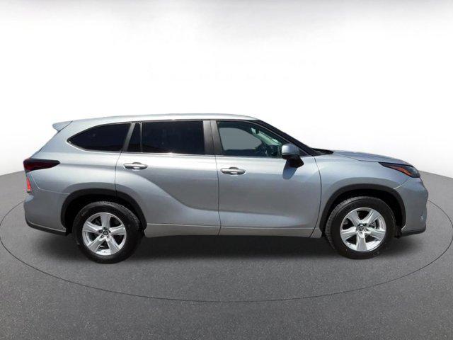used 2025 Toyota Highlander car, priced at $34,698