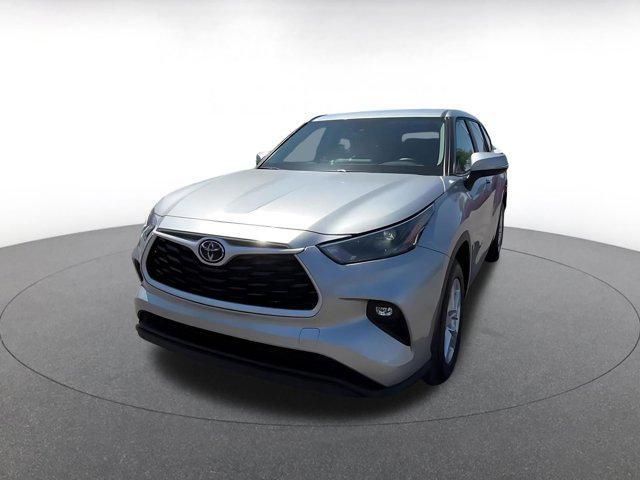 used 2025 Toyota Highlander car, priced at $34,698