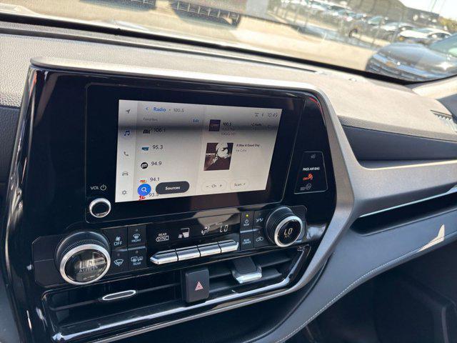 used 2025 Toyota Highlander car, priced at $34,698