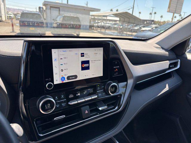 used 2025 Toyota Highlander car, priced at $34,698