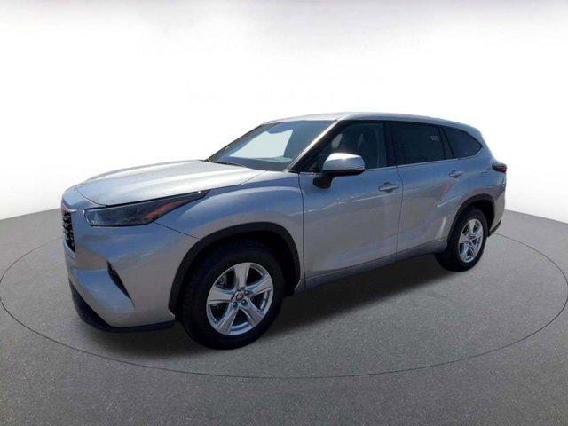 used 2025 Toyota Highlander car, priced at $34,698