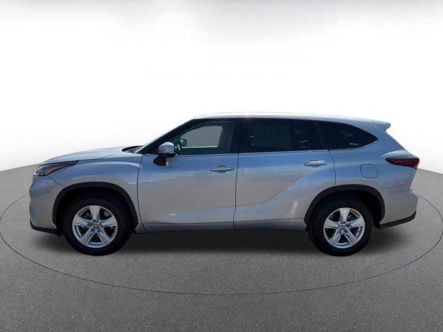 used 2025 Toyota Highlander car, priced at $34,698