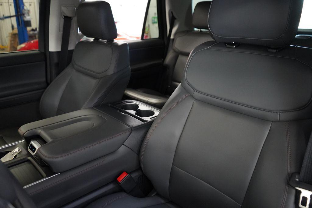 new 2025 Ford Expedition car, priced at $65,099