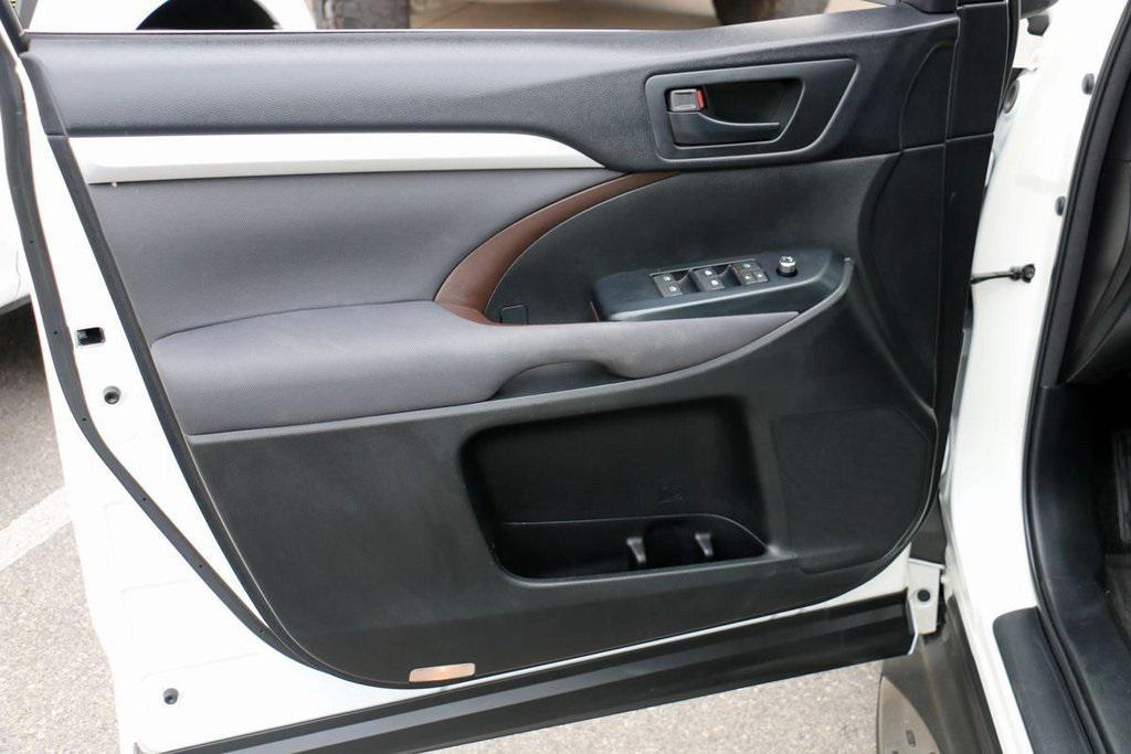 used 2015 Toyota Highlander car, priced at $15,995