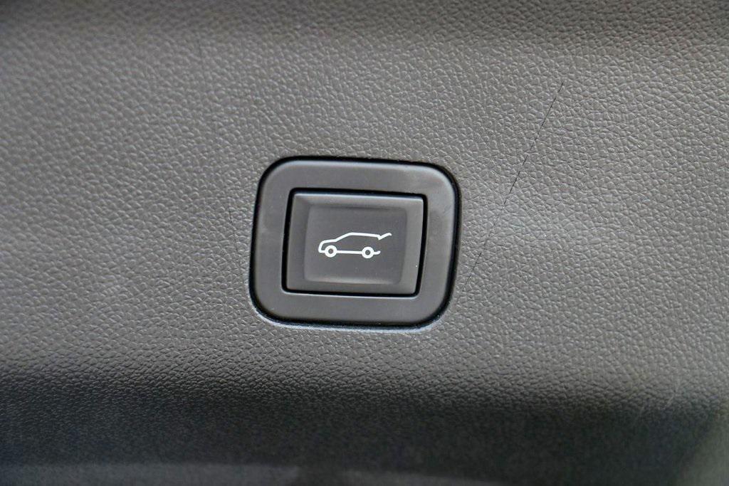 used 2023 GMC Yukon car, priced at $48,800