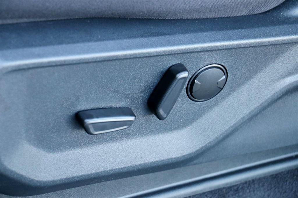 new 2025 Ford F-150 car, priced at $53,070