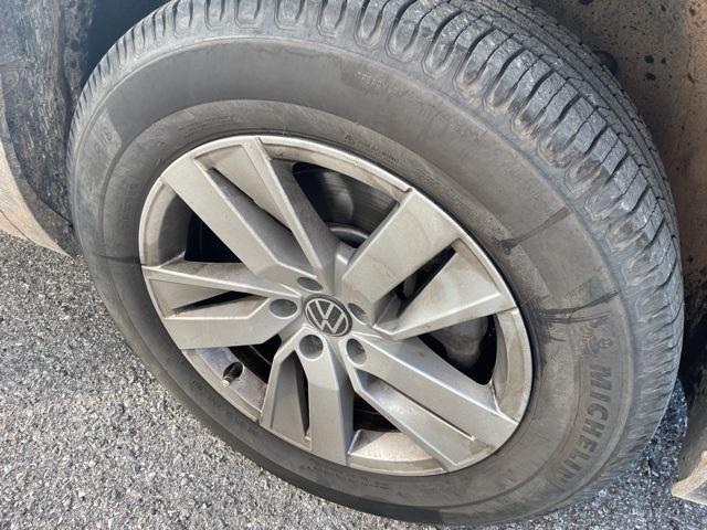 used 2021 Volkswagen Atlas car, priced at $13,995