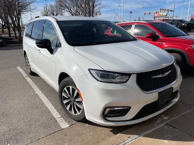 used 2024 Chrysler Pacifica Hybrid car, priced at $27,667