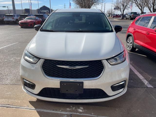used 2024 Chrysler Pacifica Hybrid car, priced at $27,667