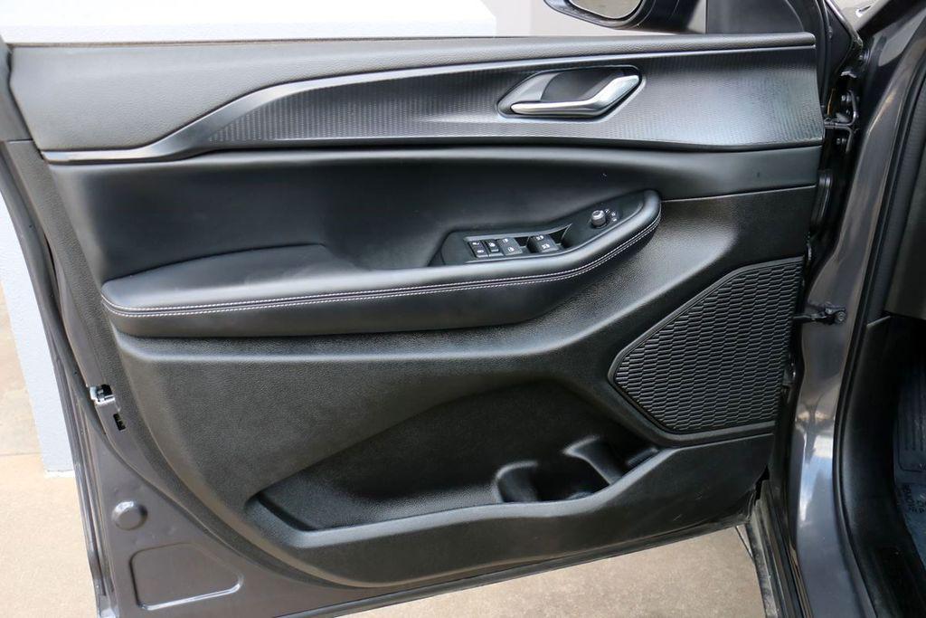 used 2024 Jeep Grand Cherokee car, priced at $24,994