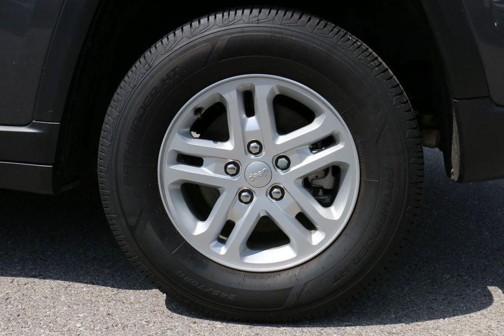 used 2024 Jeep Grand Cherokee car, priced at $24,994