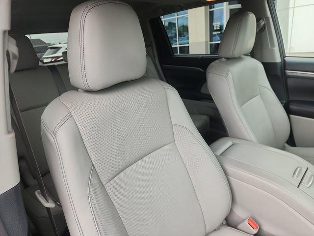 used 2018 Toyota Highlander car, priced at $23,124