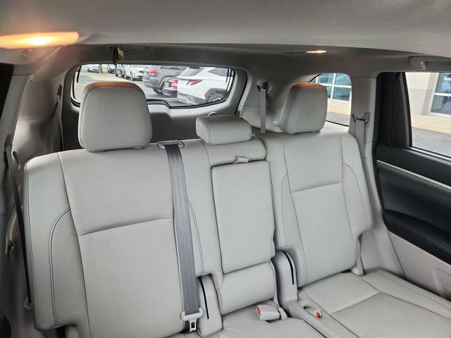 used 2018 Toyota Highlander car, priced at $23,124