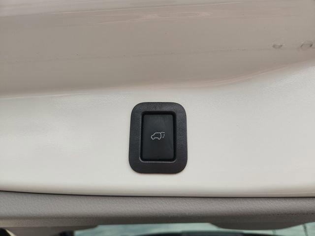 used 2018 Toyota Highlander car, priced at $23,124