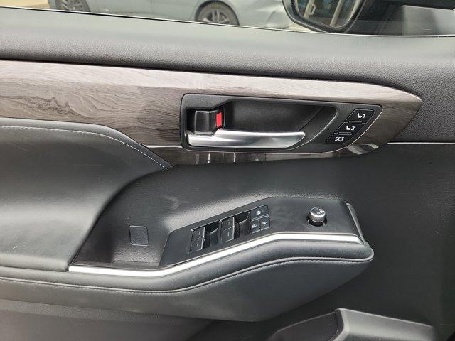 used 2021 Toyota Highlander car, priced at $28,505