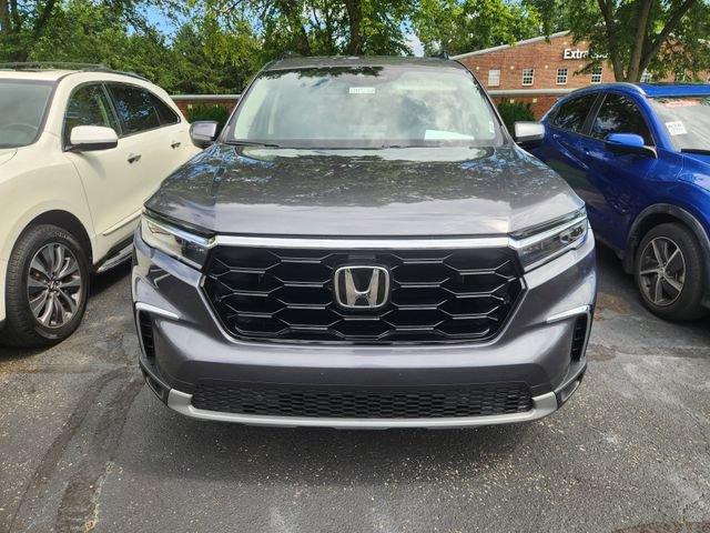 used 2025 Honda Pilot car, priced at $45,745
