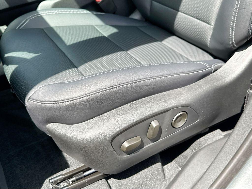 new 2026 Chevrolet Traverse car, priced at $47,683