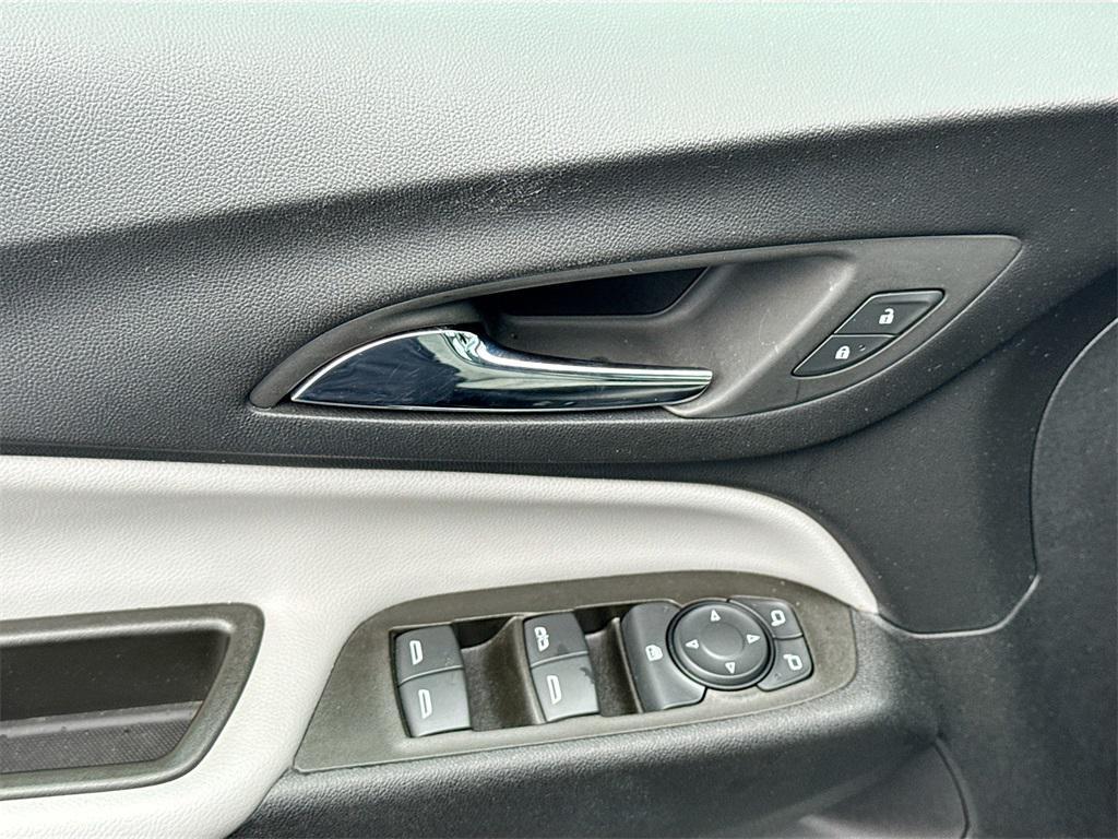 used 2023 Chevrolet Equinox car, priced at $18,499