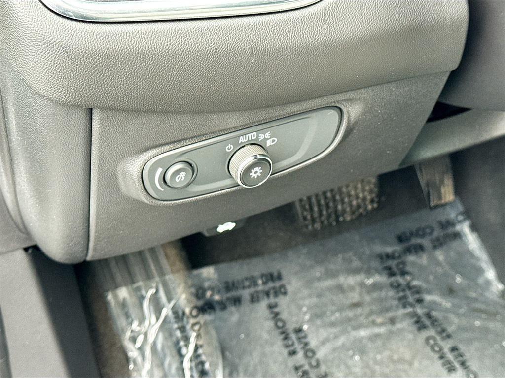 used 2023 Chevrolet Equinox car, priced at $18,499