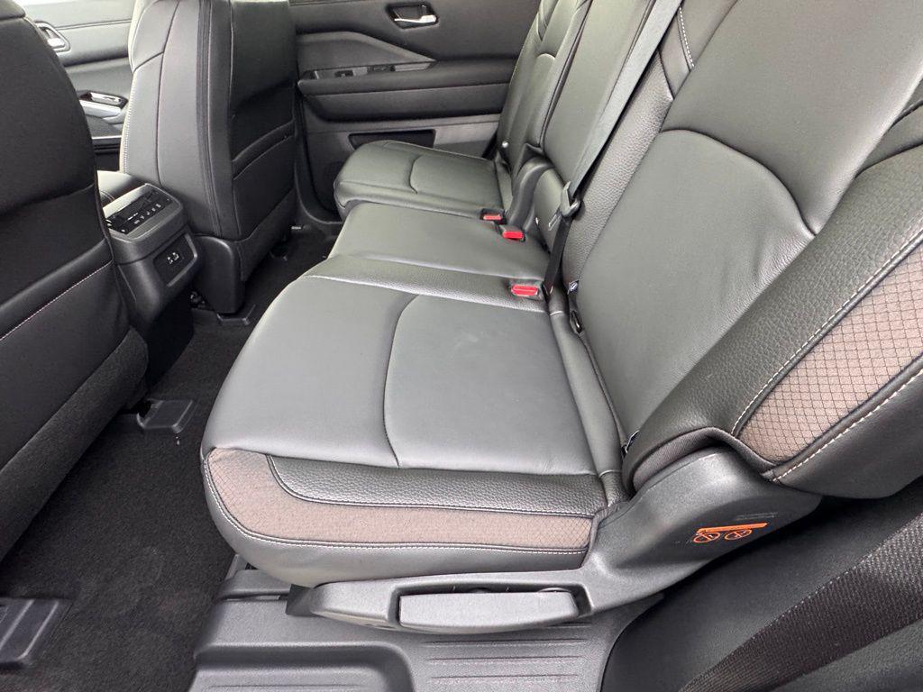 new 2025 Nissan Pathfinder car, priced at $39,295