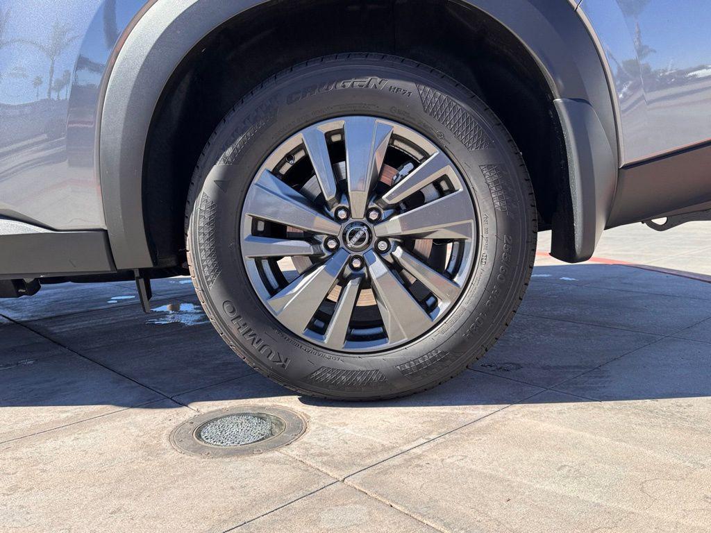 new 2025 Nissan Pathfinder car, priced at $38,275