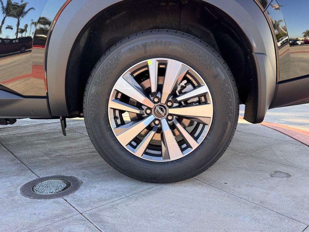 new 2025 Nissan Pathfinder car, priced at $40,360