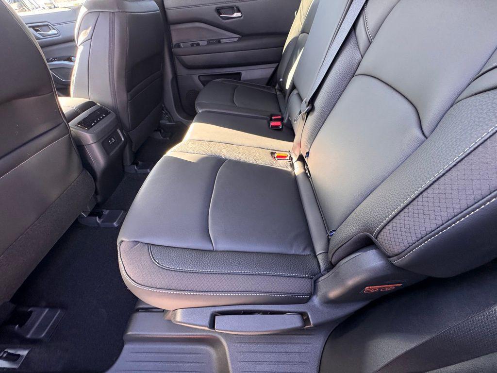 new 2025 Nissan Pathfinder car, priced at $40,360