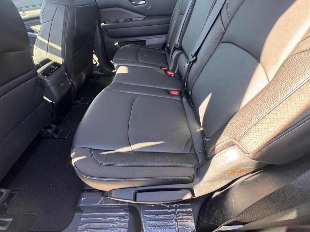 new 2025 Nissan Pathfinder car, priced at $39,090