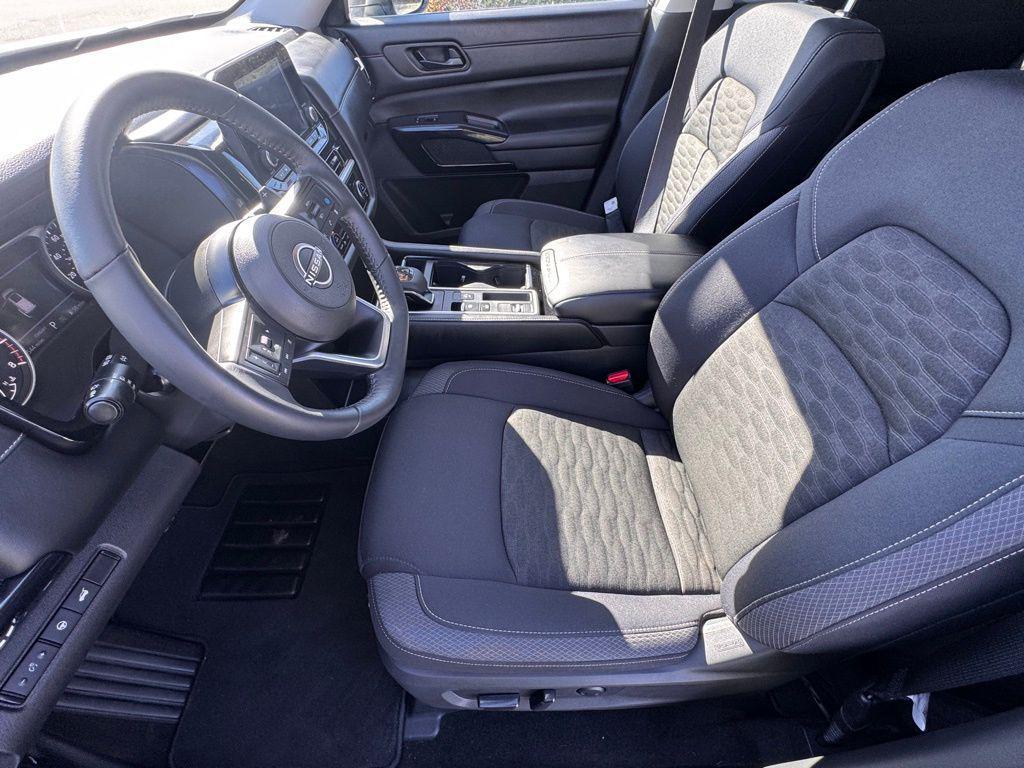 new 2025 Nissan Pathfinder car, priced at $40,225