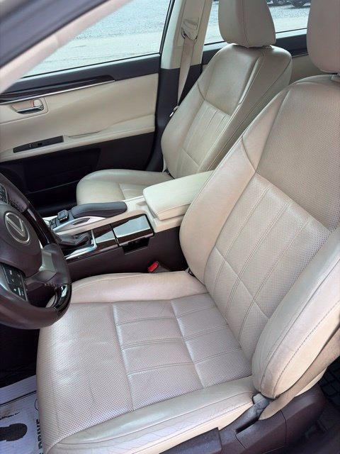 Lexus ES view 15