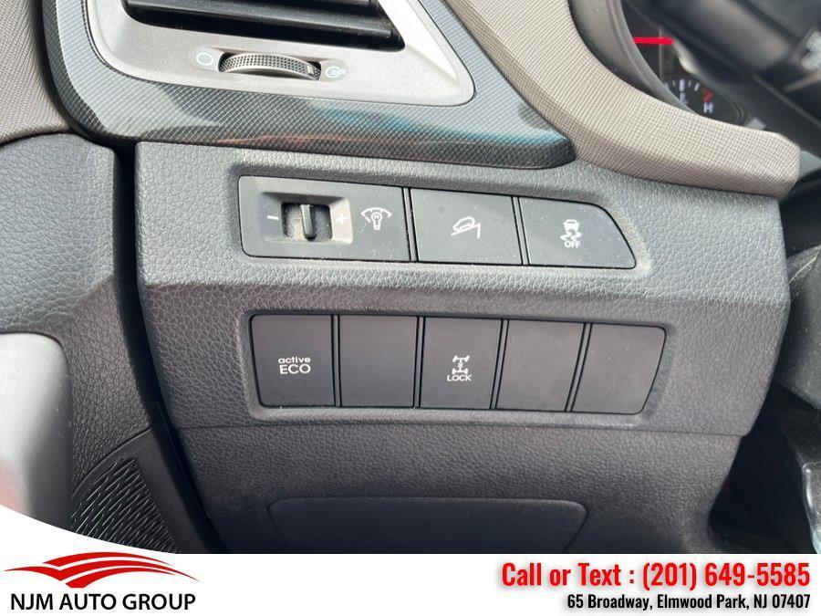 used 2015 Hyundai Santa Fe Sport car, priced at $7,850