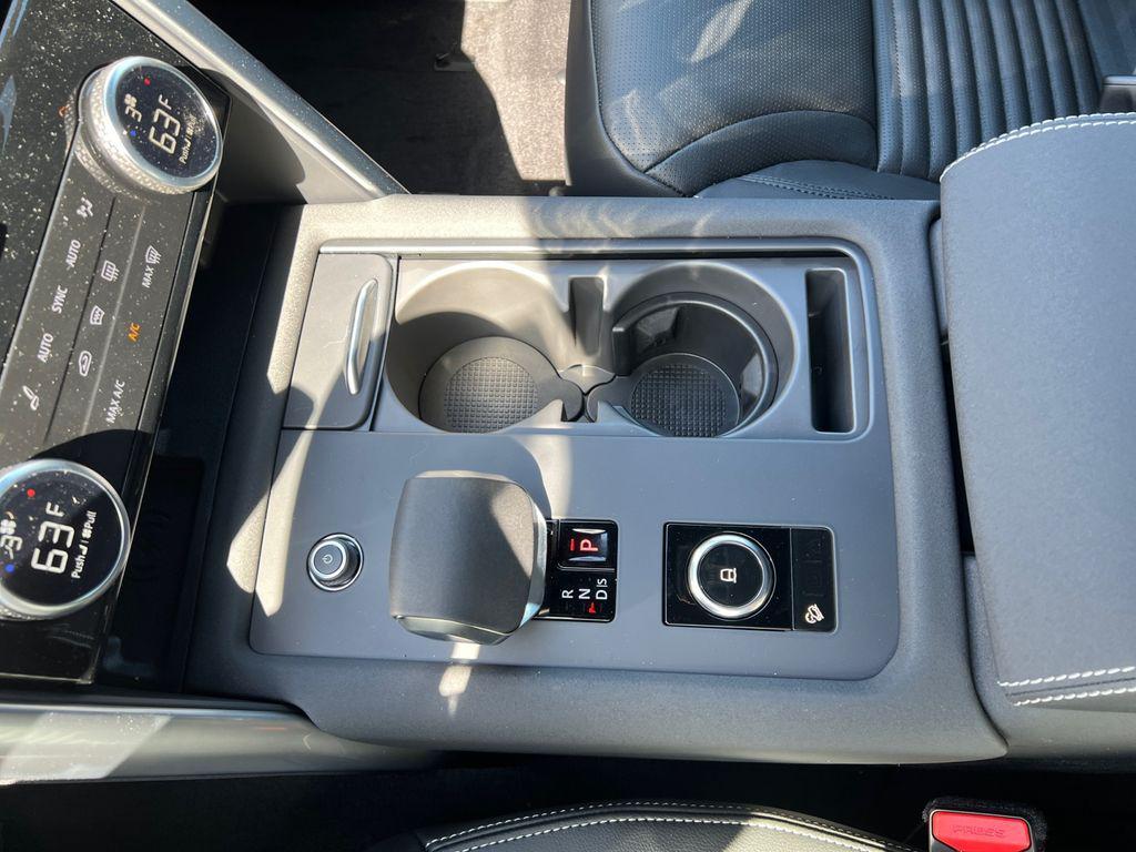 new 2025 Land Rover Discovery car, priced at $59,379