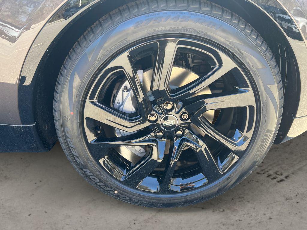 new 2025 Land Rover Discovery car, priced at $59,379