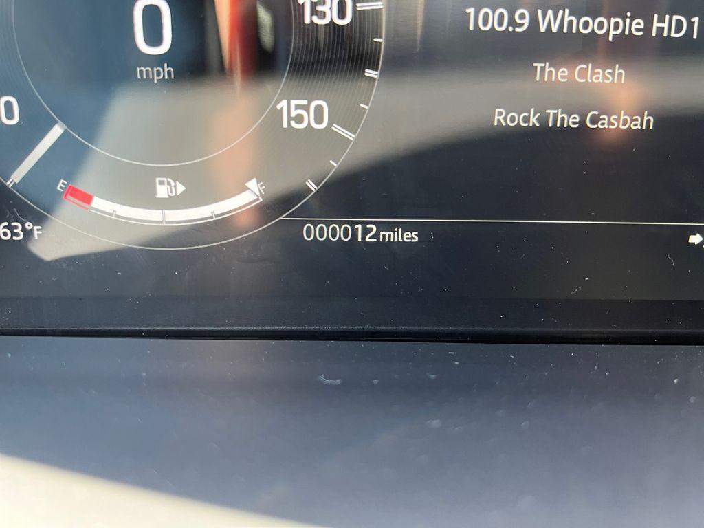 new 2025 Land Rover Discovery car, priced at $59,379