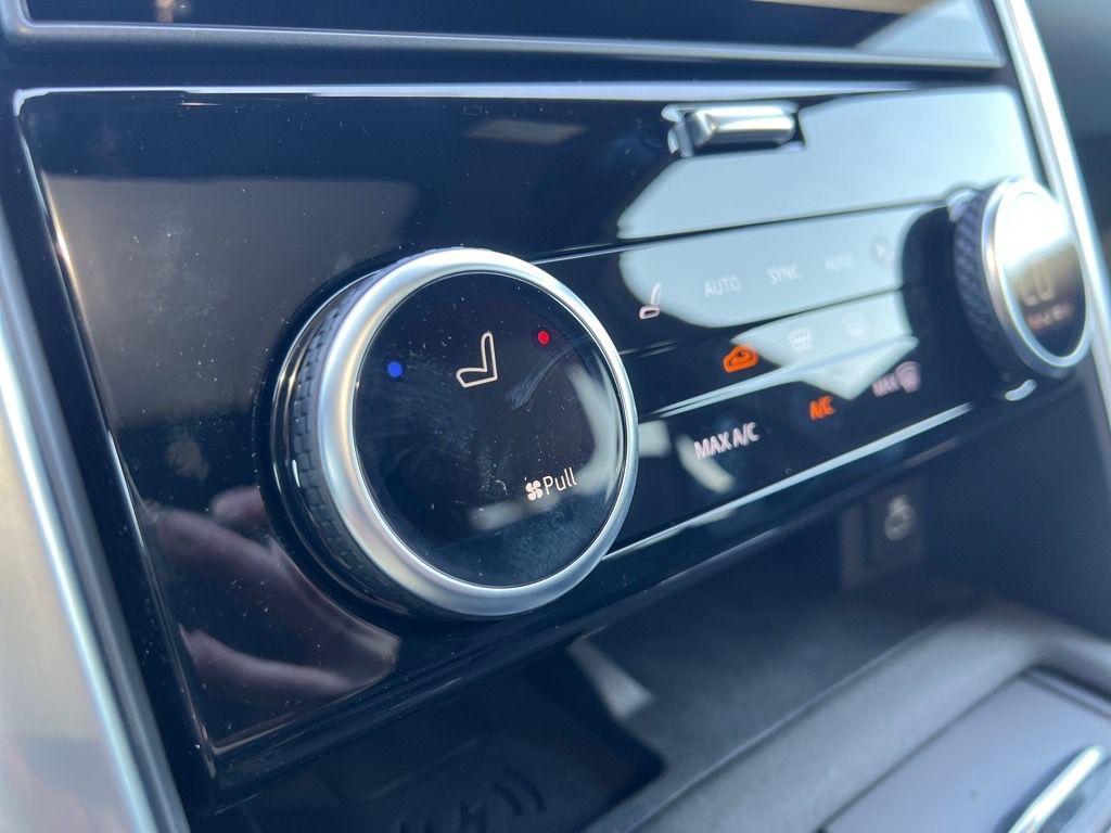 new 2025 Land Rover Discovery car, priced at $67,528