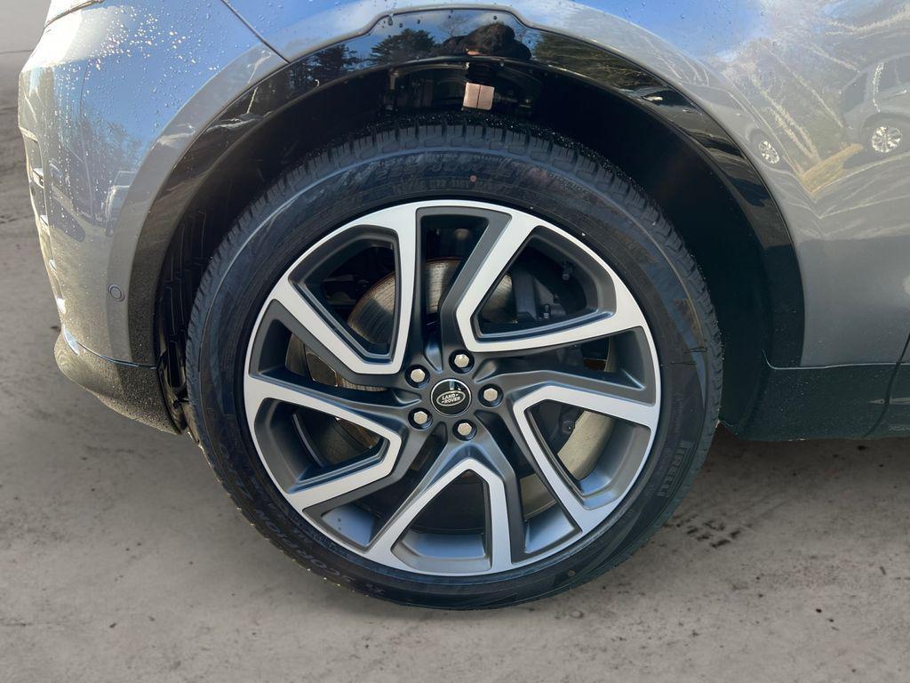 new 2025 Land Rover Discovery car, priced at $67,448