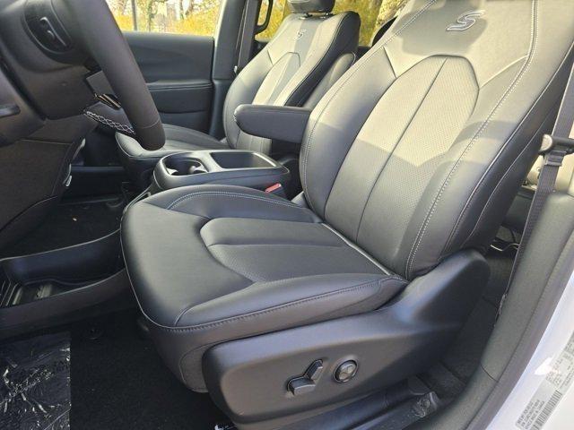 new 2026 Chrysler Pacifica car, priced at $40,879