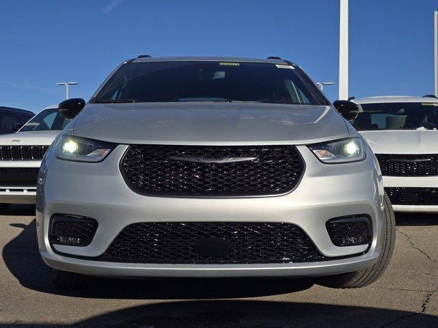 new 2026 Chrysler Pacifica car, priced at $44,714