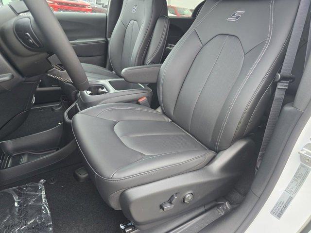 new 2026 Chrysler Pacifica car, priced at $40,879