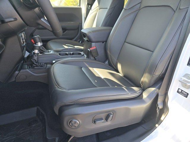 new 2025 Jeep Gladiator car, priced at $42,617