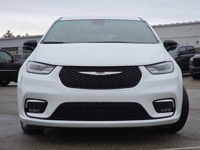 used 2025 Chrysler Pacifica car, priced at $30,597