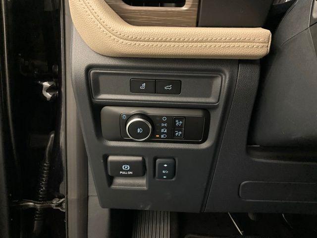 used 2024 Ford Expedition car, priced at $43,000