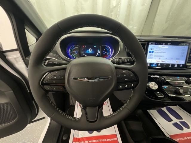 new 2024 Chrysler Pacifica Hybrid car, priced at $46,250