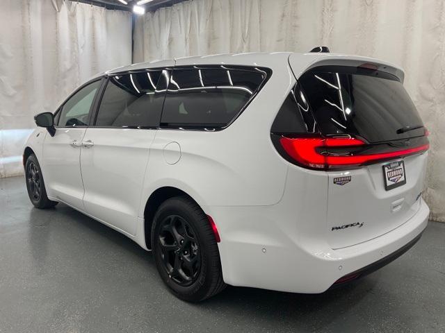 new 2024 Chrysler Pacifica Hybrid car, priced at $46,250
