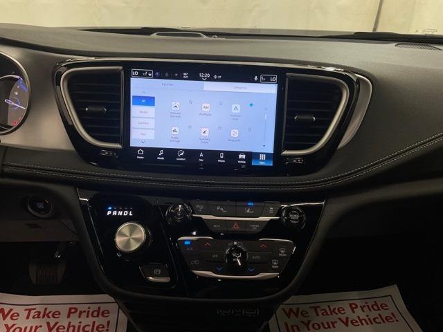 new 2024 Chrysler Pacifica Hybrid car, priced at $46,250