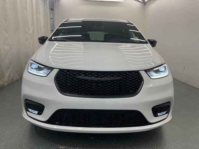 new 2024 Chrysler Pacifica Hybrid car, priced at $46,250