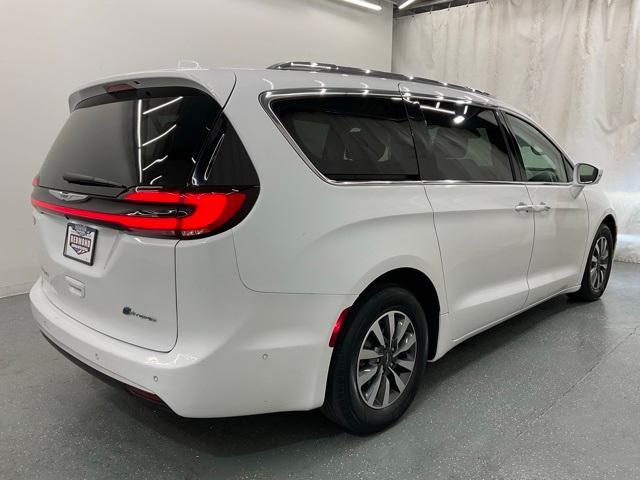used 2021 Chrysler Pacifica Hybrid car, priced at $18,337