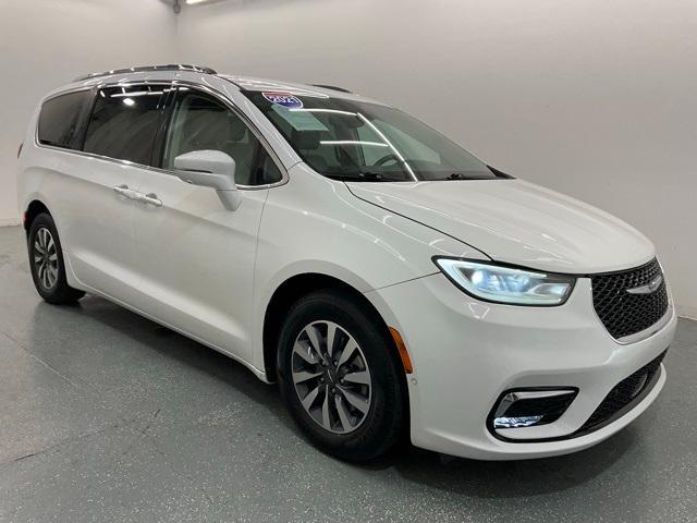 used 2021 Chrysler Pacifica Hybrid car, priced at $18,337