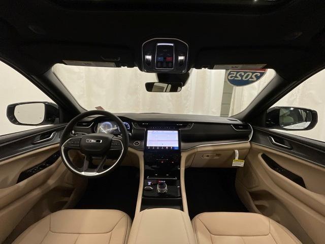 new 2025 Jeep Grand Cherokee car, priced at $47,164